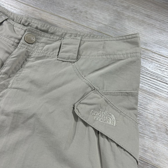 The North Face Women's Size 6 Horizon Shorts Taupe Hiking Nylon Cargo Pocket - Picture 2 of 15